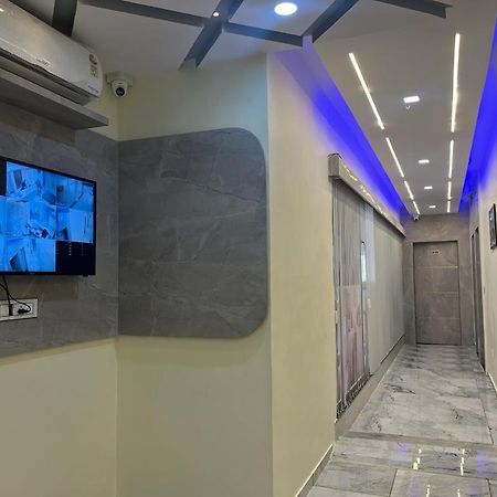 Hotel Sunrise Вадодара Экстерьер фото