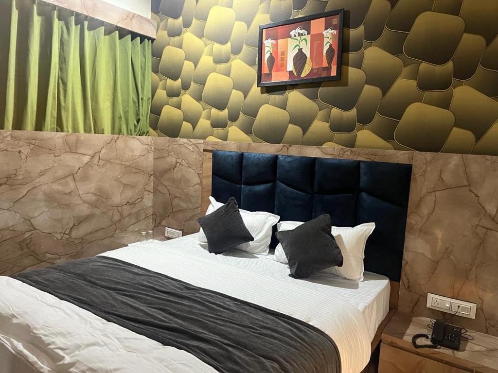Hotel Sunrise Вадодара Экстерьер фото