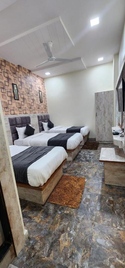Hotel Sunrise Вадодара Экстерьер фото