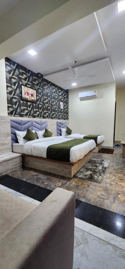 Hotel Sunrise Вадодара Экстерьер фото