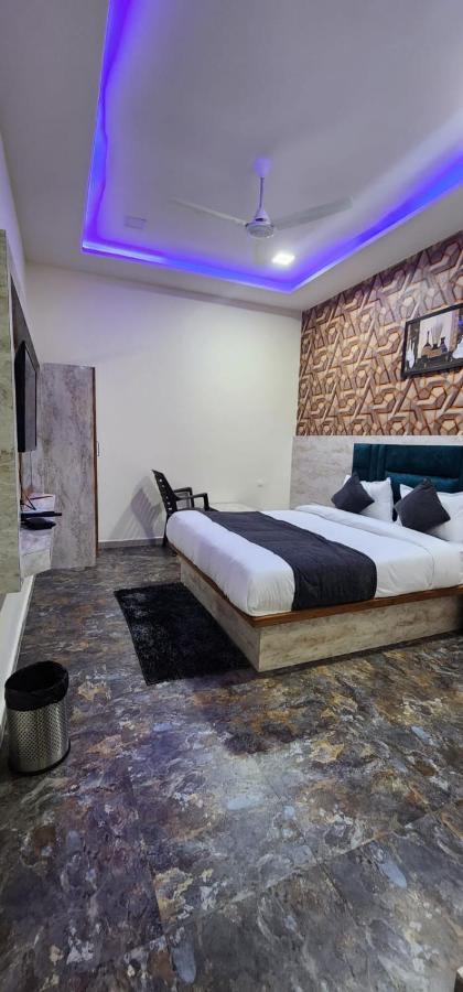 Hotel Sunrise Вадодара Экстерьер фото
