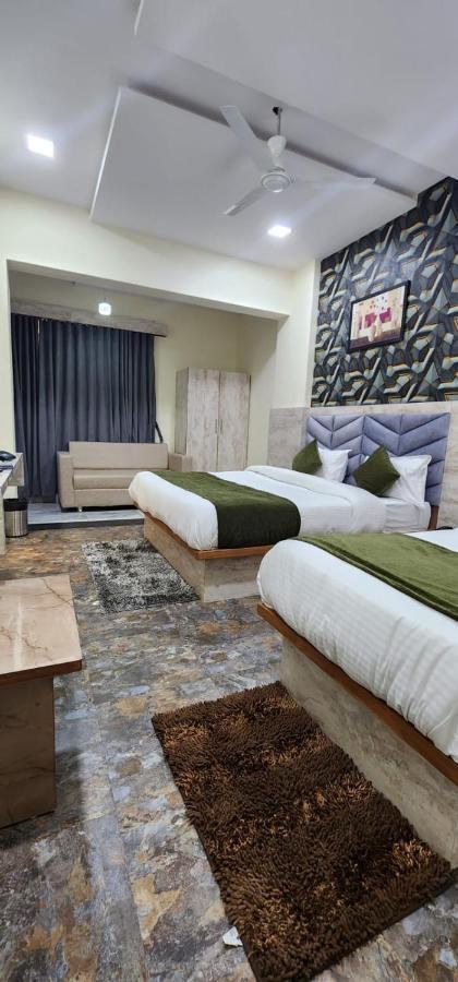 Hotel Sunrise Вадодара Экстерьер фото