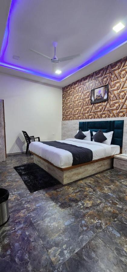 Hotel Sunrise Вадодара Экстерьер фото