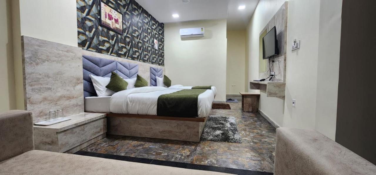 Hotel Sunrise Вадодара Экстерьер фото